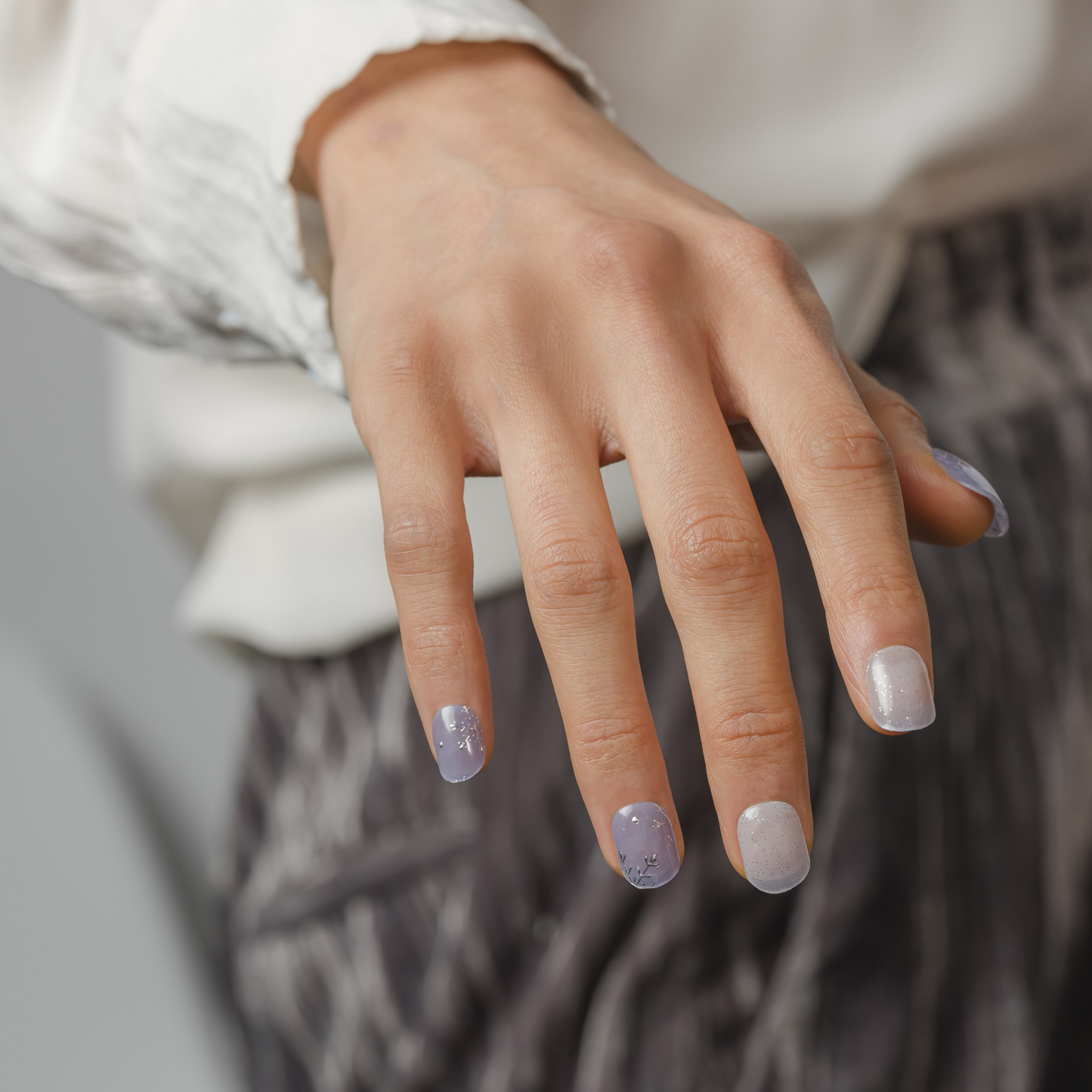 Snow Rain | Mani 34 - NAILOG semi cured nail strip